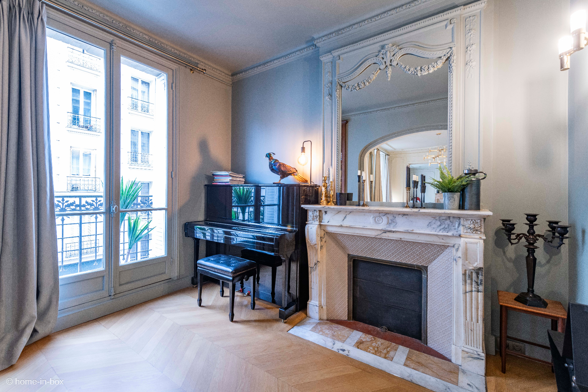 Salon haussmannien rénové par Attapro Bati
